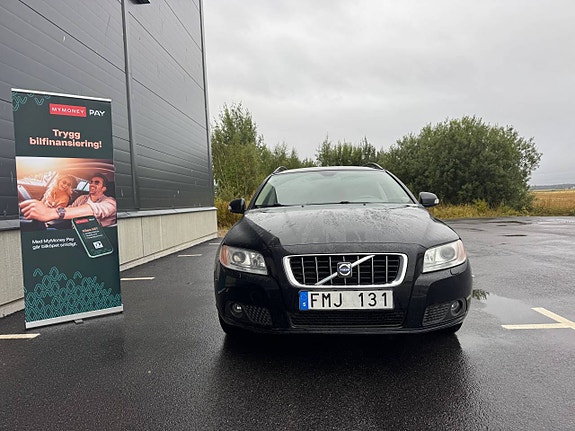 Volvo V70 2 of 9