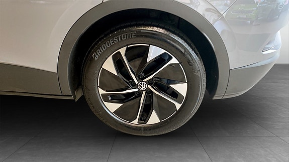 Volkswagen ID.4 7 of 14