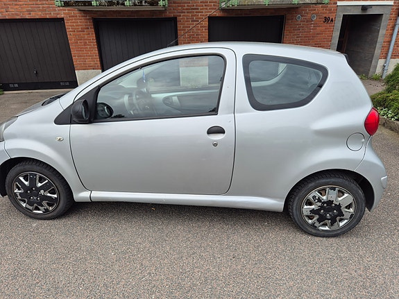 Toyota Aygo 2 of 5