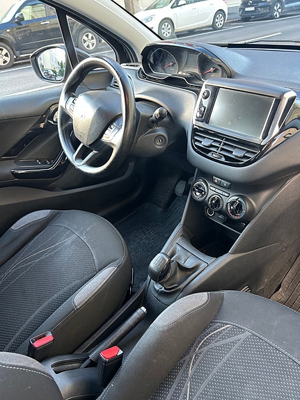 Peugeot 208 8 of 8