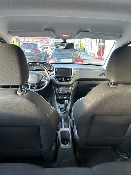 Peugeot 208 6 of 8