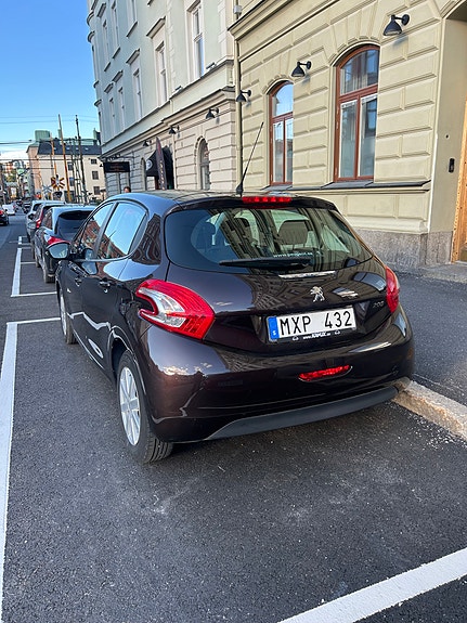 Peugeot 208 7 of 8