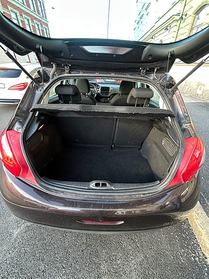 Peugeot 208 3 of 8