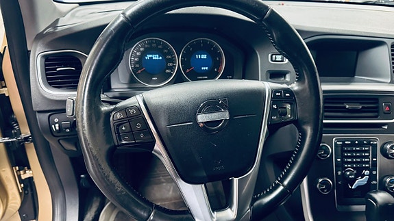 Volvo V60 14 of 18