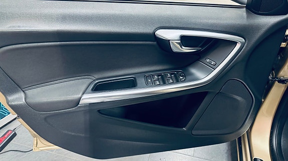 Volvo V60 12 of 18