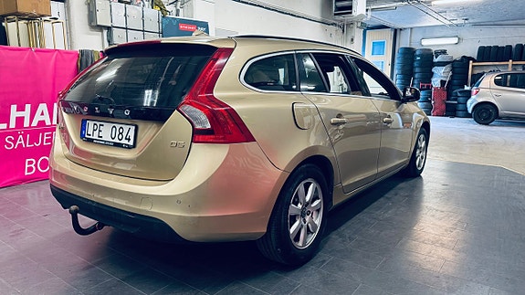 Volvo V60 4 of 18