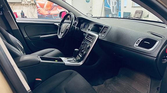 Volvo V60 17 of 18