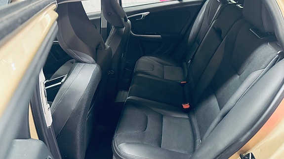 Volvo V60 10 of 18