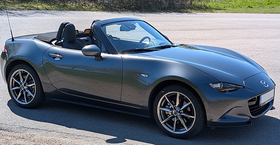 Mazda MX-5 2 of 6