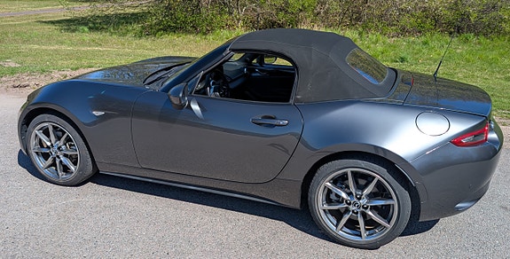 Mazda MX-5 5 of 6