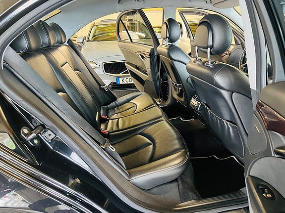 Mercedes-Benz E200 13 of 20
