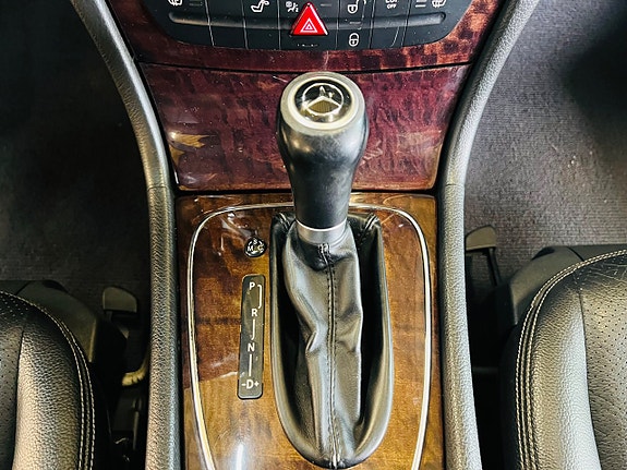 Mercedes-Benz E200 17 of 20