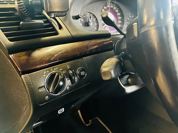 Mercedes-Benz E200 14 of 20