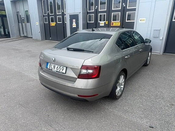 Skoda Octavia 5 of 9