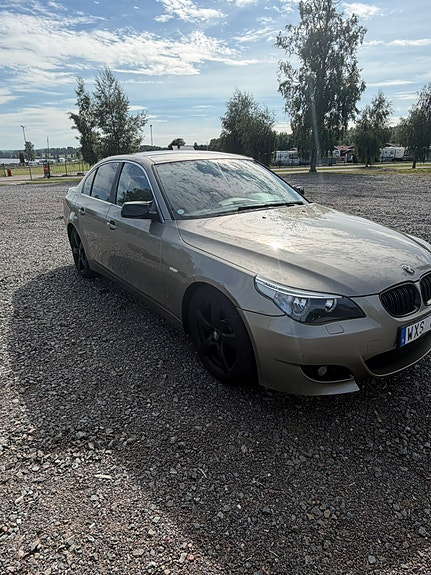 BMW 523i 3 of 8