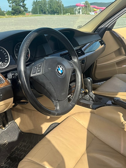 BMW 523i 5 of 8