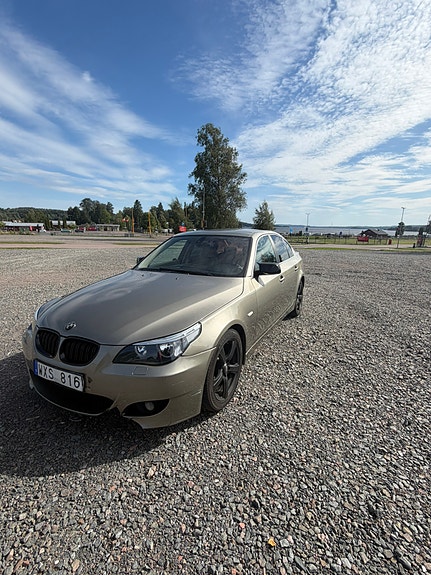BMW 523i 2 of 8