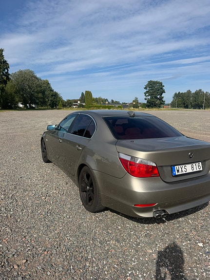 BMW 523i 6 of 8