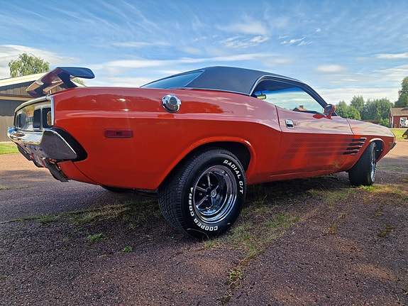 Dodge Challenger 2 of 9