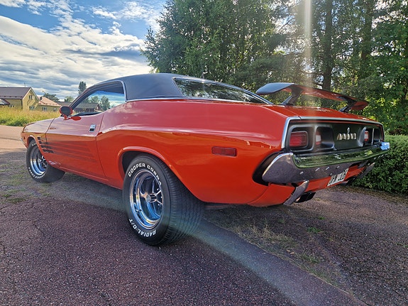 Dodge Challenger 3 of 9
