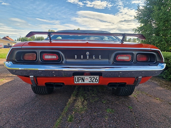 Dodge Challenger 4 of 9