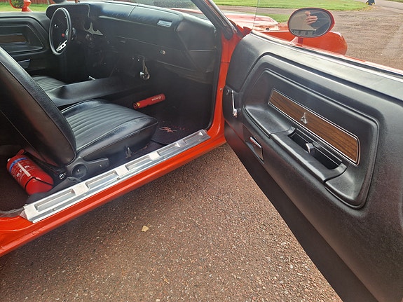Dodge Challenger 7 of 9