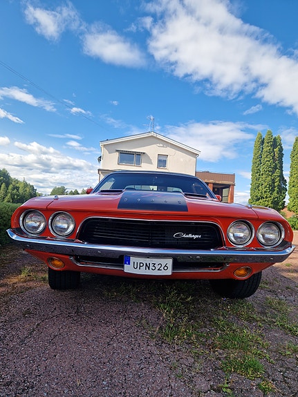 Dodge Challenger 5 of 9