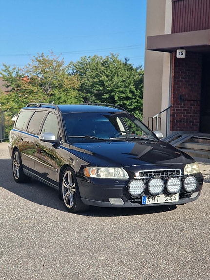 Volvo V70 2 of 4