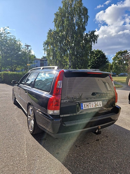 Volvo V70 3 of 4