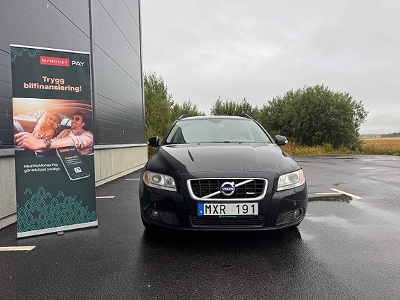 Volvo V70 2 of 9