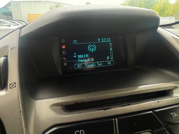 Ford Transit Connect 16 of 20