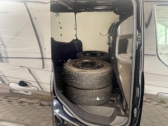 Ford Transit Connect 7 of 20