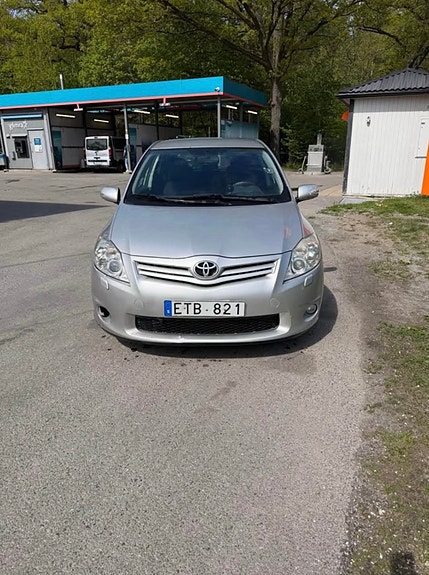 Toyota Auris 4 of 5