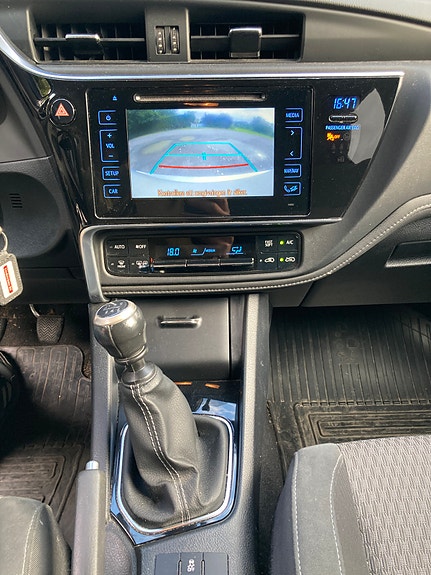 Toyota Auris 7 of 10