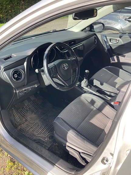Toyota Auris 5 of 10