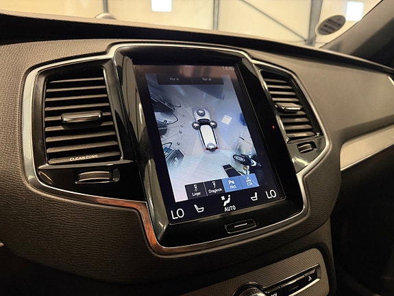 Volvo XC90 18 of 22