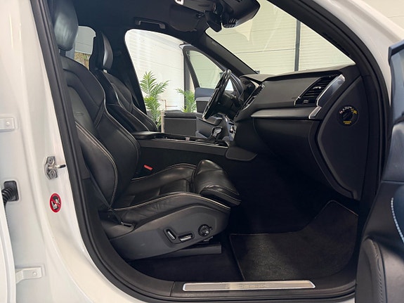 Volvo XC90 11 of 22