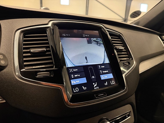Volvo XC90 17 of 22
