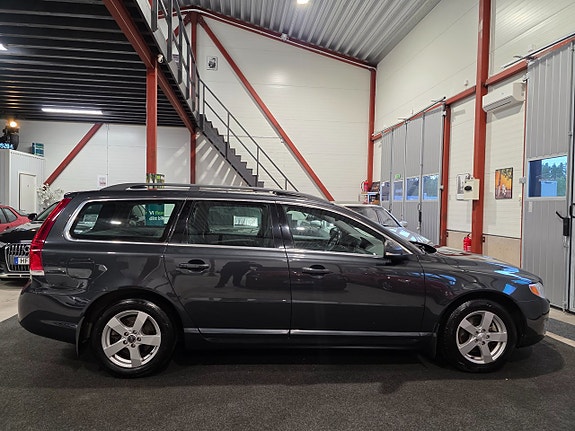 Volvo V70 4 of 22