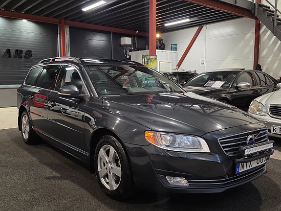 Volvo V70 2 of 22