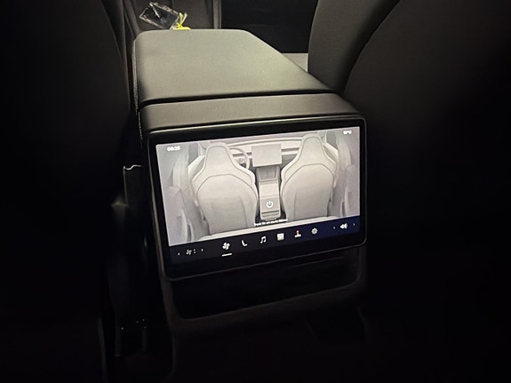 Tesla Model 3 13 of 30