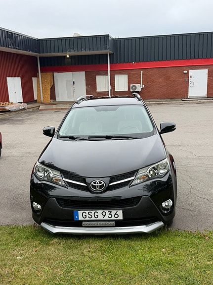 Toyota RAV4 6 of 9