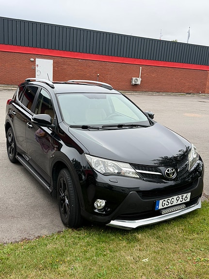 Toyota RAV4 5 of 9