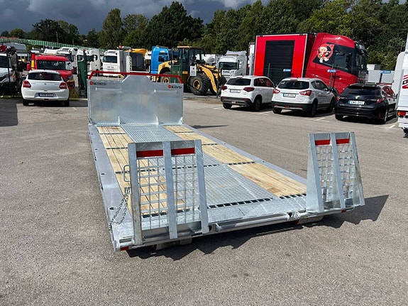 Bilcenter Flaket- Maskinflak med löstagbara ramper 11 of 12