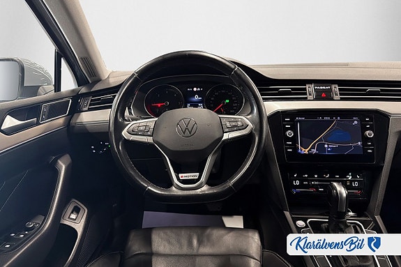 Volkswagen Passat 9 of 16