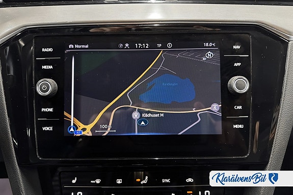 Volkswagen Passat 10 of 16
