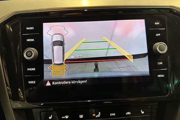 Volkswagen Passat 11 of 16
