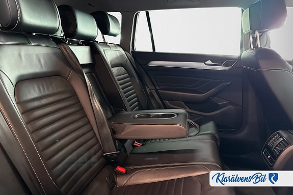 Volkswagen Passat 12 of 16