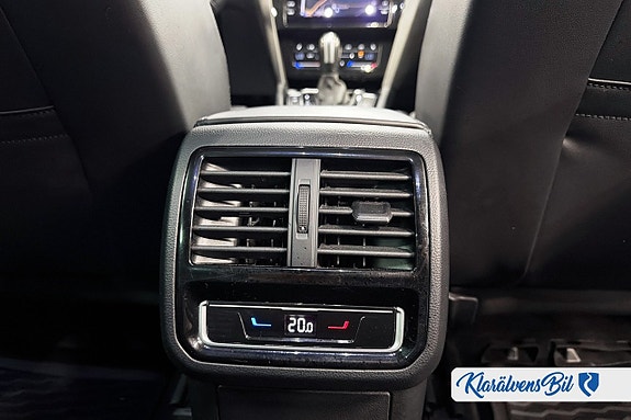 Volkswagen Passat 13 of 16