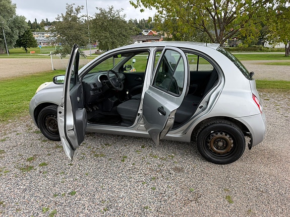 Nissan Micra 3 of 6